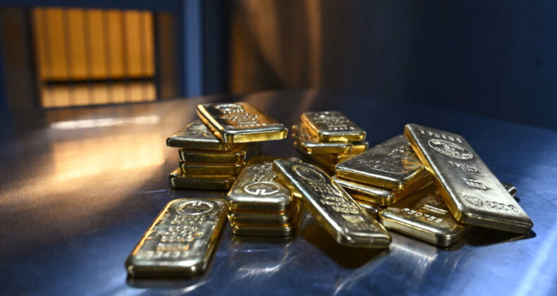 G&uuml;m&uuml;ş Zirveden Sert D&uuml;ş&uuml;ş Yaşadı: İki &Ouml;nemli Sebep