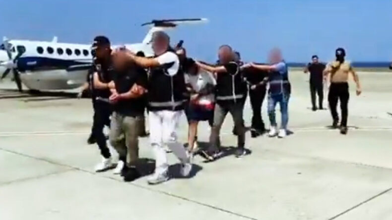 G&uuml;rcistan'dan Su&ccedil;lular T&uuml;rkiye'ye İade Edildi: 27 Kişi Daha Getirildi