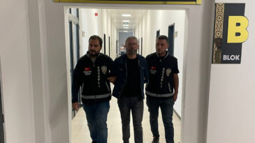 Hakime &Ouml;nce Teşekk&uuml;r Etti, Ardından &Ccedil;ıldırdı: "FET&Ouml;'c&uuml;s&uuml;n&uuml;z"
