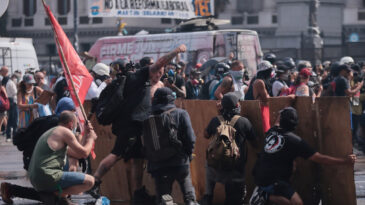 Halk Sokağa &Ccedil;ıktı: Yeni &Ccedil;alışma Reformu Yasa Tasarısı Tepki Topladı