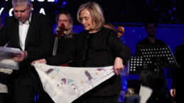 Hillary Clinton, Trump Y&ouml;netimini Su&ccedil;ladı: "&Ouml;rtbas Ediyorsunuz!"