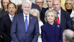 Hillary Clinton'dan A&ccedil;ık Meydan Okuma: "Savaş İstiyorsanız Halkın &Ouml;n&uuml;nde Yapalım!"