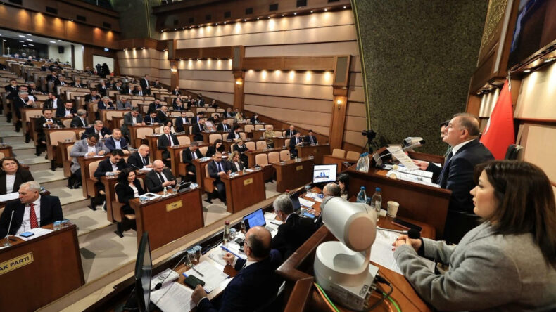 İBB Meclisi'nde Se&ccedil;im &Ccedil;ağrısı: Hodri Meydan