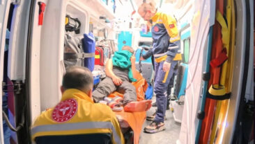 İki Arkadaş Arasında Bı&ccedil;aklı Kavga: 1 Kişi Yaralandı