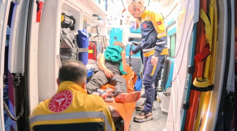 İki Arkadaş Arasında Bı&ccedil;aklı Kavga: 1 Kişi Yaralandı