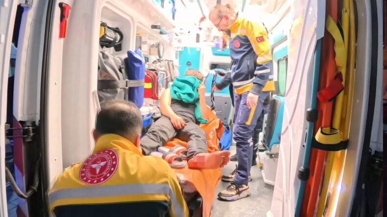 İki Arkadaş Arasında Bıçaklı Kavga: 1 Kişi Yaralandı