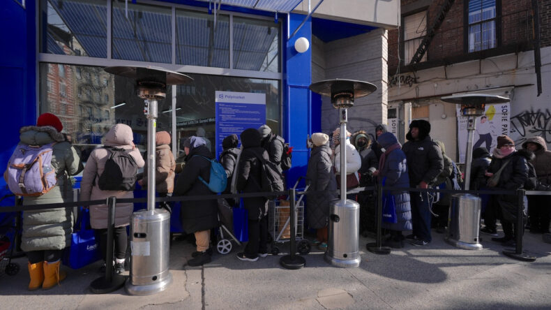 İlk &Uuml;cretsiz Marketin A&ccedil;ılışında Yoğun Katılım