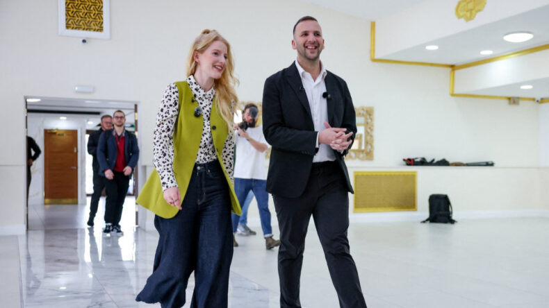 İngiltere'de İktidar Partisine B&uuml;y&uuml;k Se&ccedil;im Hezimeti