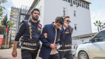 İnternetten Tanışan İki Gen&ccedil; Arasında Kanlı Kavga: Cani Gencin Telefonu Foseptiğe Atıldı