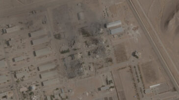 İran: N&uuml;kleer Tesislerde Patlamamış Bombalar Bulunuyor