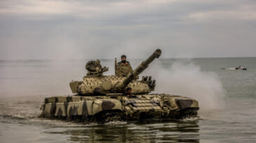 İran'dan H&uuml;rm&uuml;z'de ABD'ye G&ouml;zdağı