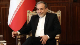 İranlı Heyet Umman'a Ulaştı