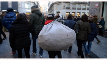 İspanya'da 500 Bin G&ouml;&ccedil;mene Oturum İzni Planı Kriz Yarattı