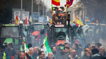 İspanyol &Ccedil;ift&ccedil;ilerden Trakt&ouml;rlerle Eylem