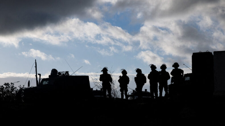 İsrail, L&uuml;bnan'ı Vurdu ve Sınırda Askeri G&uuml;&ccedil; Yığdı