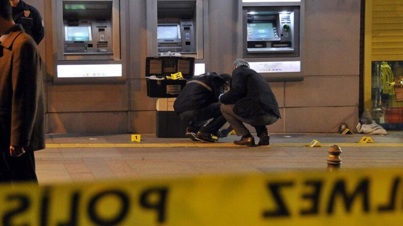 İstanbul'da Banka Soygunu: 112 Bin Lira &Ccedil;alındı