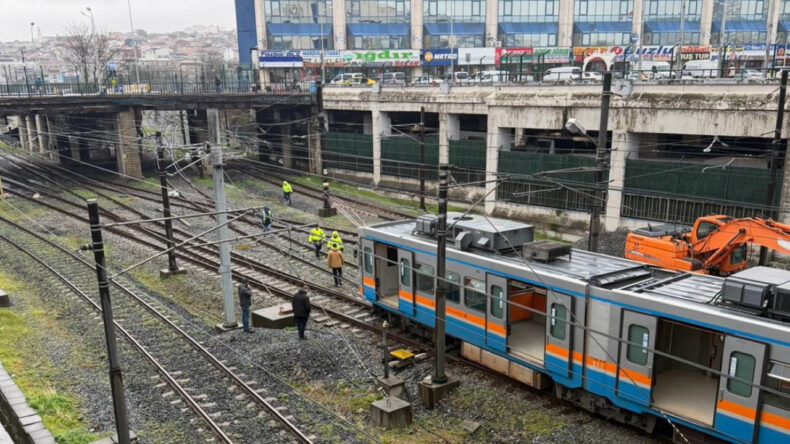 İstanbul'da Metro Raydan &Ccedil;ıktı