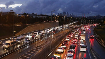 İstanbul'da Trafik Belirgin Şekilde Yoğunlaştı