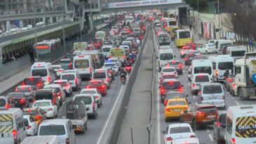 İstanbul'da Trafik Sıkışıklığı Yaşanıyor