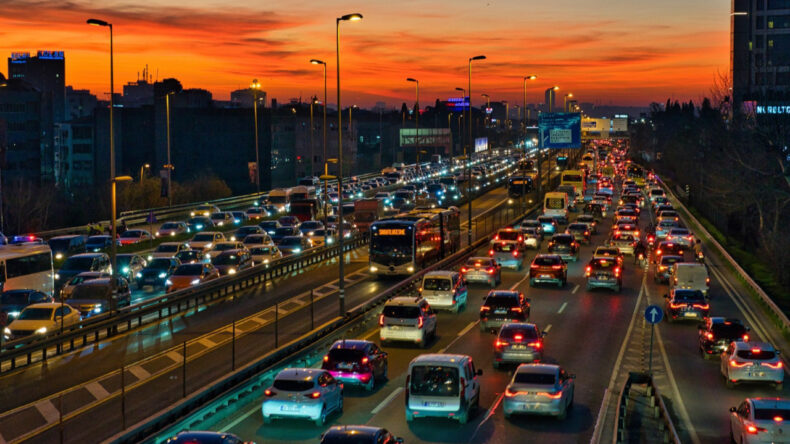 İstanbul'da Trafik Yoğunluğu Yüzde 90'a Ulaştı