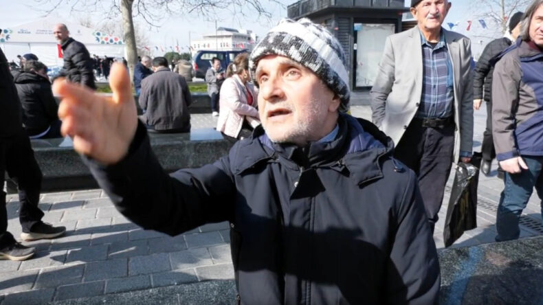 İstanbul'un merkezi Emin&ouml;n&uuml;'nde AKP'li vekile tepki: "Hakkımı helal etmiyorum"