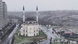 İstanbul&rsquo;da Kar Yağışı Başladı: AKOM&rsquo;dan Peş Peşe Uyarı, 3 Dereceye Kadar D&uuml;şecek