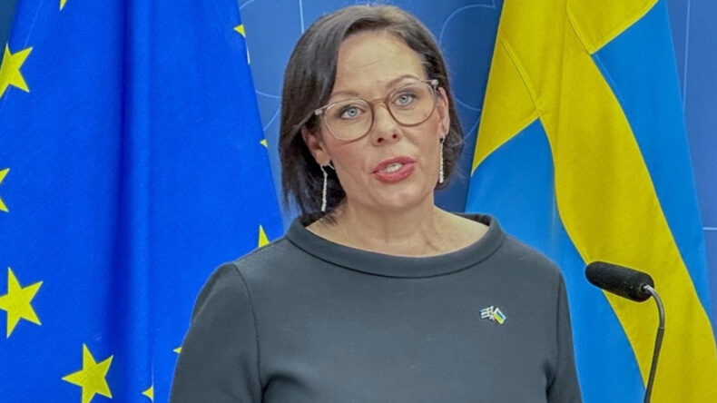 İsveç'ten vatandaşlarına İran'ı acilen terk etme çağrısı