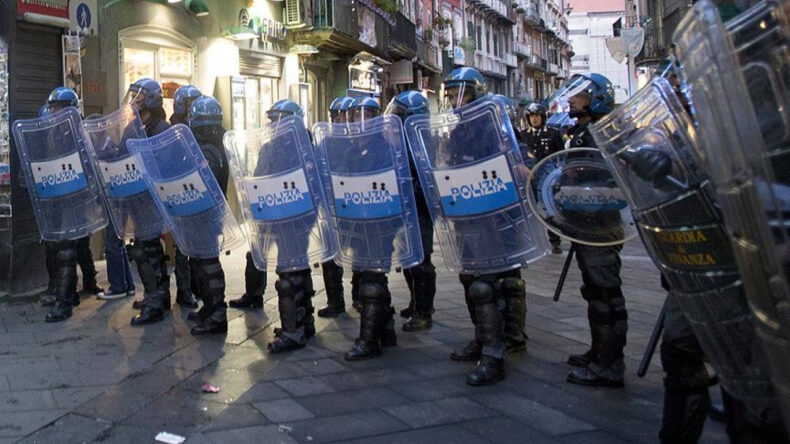 İtalya'da Protesto Gerginliği: &Ccedil;ok Sayıda Polis Yaralandı