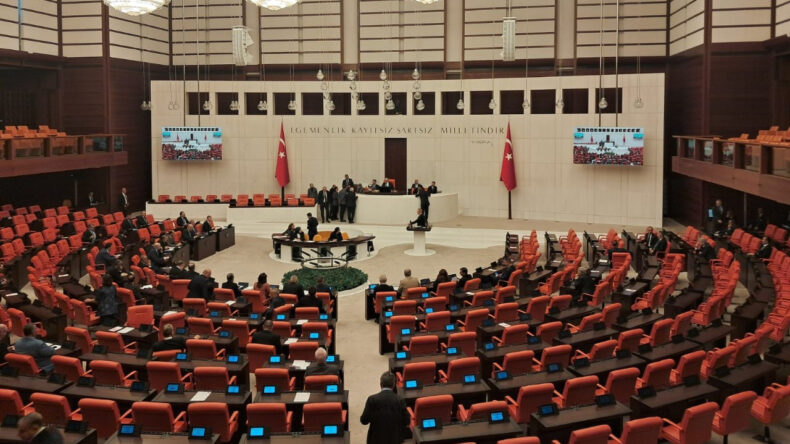 İYİ Parti&rsquo;nin emekli ikramiyesinin artırılmasına y&ouml;nelik &ouml;nergesi reddedildi