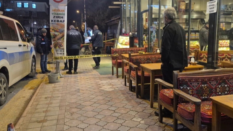 Kafe &Ouml;n&uuml;nde Silahlı Saldırı Ger&ccedil;ekleşti