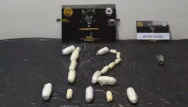 Kaps&uuml;l Halinde 88 Par&ccedil;a Uyuşturucu Yutan İki Şahıs Yakalandı