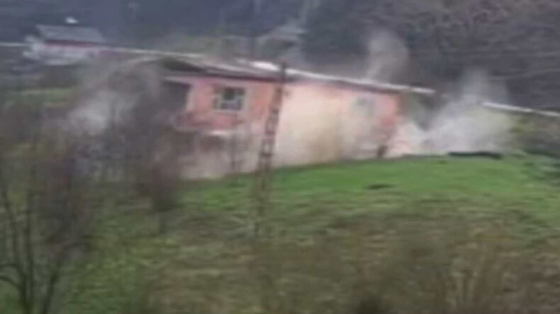 Kastamonu'da Heyelan İki Katlı Evi Yıkıma Uğrattı