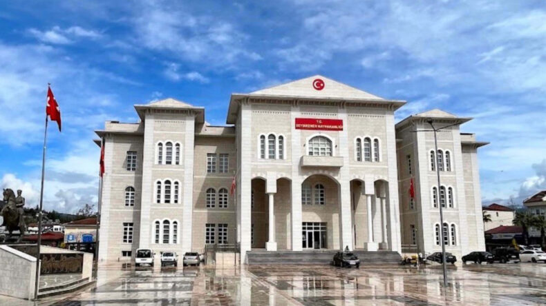 Kaymakamın Koruması ve Şof&ouml;r&uuml; Tutuklandı