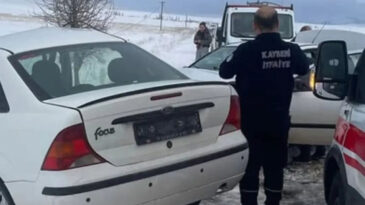 Kayseri'de İki Ara&ccedil; &Ccedil;arpıştı: 1 &Ouml;l&uuml;, 1 Yaralı