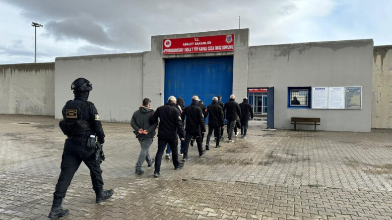 Kırmızı B&uuml;ltenle Arananlar: 4 İlde IŞİD Operasyonu D&uuml;zenlendi