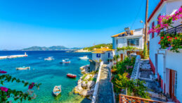 Komşunun 'Altın Vizesi'ne Yoğun Başvuru: T&uuml;rklerin Sayısı Y&uuml;zde 160 Arttı