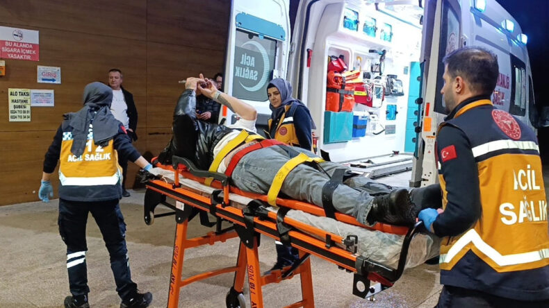 Kontrolden &Ccedil;ıkan Ara&ccedil; Yayalara &Ccedil;arptı