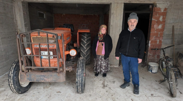 K&ouml;yde kullandığı trakt&ouml;r&uuml;ne otoyolda ceza kesildi, icralık oldu