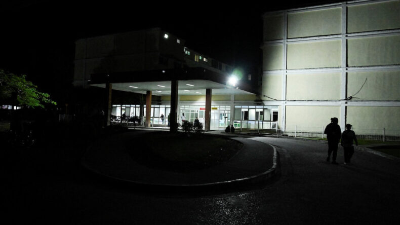 Kriz B&uuml;y&uuml;yor: Tekneye M&uuml;dahale, D&ouml;rt &Ouml;l&uuml; Var