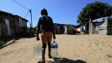 Kuraklıkla M&uuml;cadelede &Ccedil;arpıcı İnovasyon: &Ccedil;&ouml;l Ortamında Su &Uuml;retebiliyor