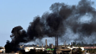 K&uuml;ba'da Petrol Krizi Sırasında Korkutucu Yangın