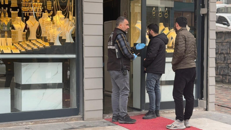 Kuyumcuyu Soyup Polisi Vurdu