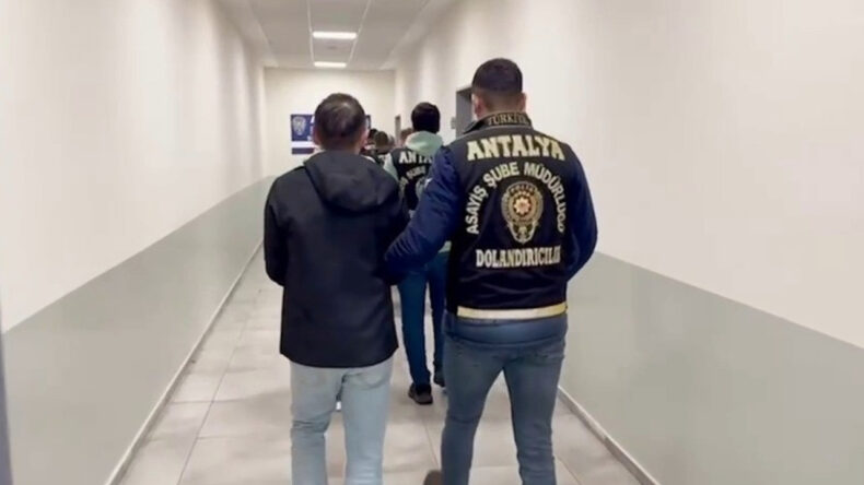 &ldquo;Belediyede İşe Yerleştireceğiz&rdquo; Diyerek 250 Bin Lira Dolandırdılar