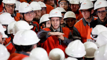 Macron: Se&ccedil;imlerde Belirli İsimlere Men Yasağı Getirilmeli