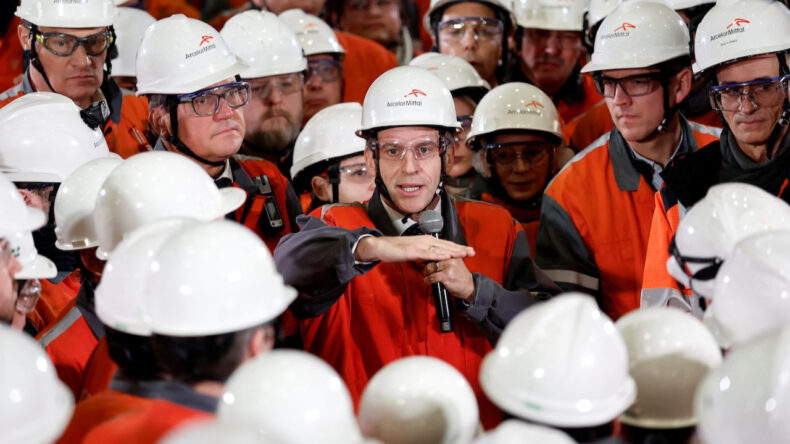 Macron: Seçimlerde Belirli İsimlere Men Yasağı Getirilmeli