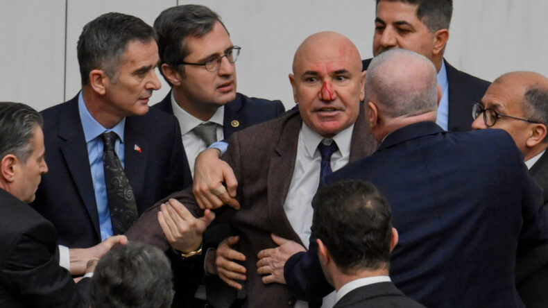 Mahmut Tanal'dan Kavga A&ccedil;ıklaması