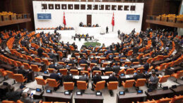 Meclis&rsquo;te Siyasiler Aynı Sofrada Buluşacak