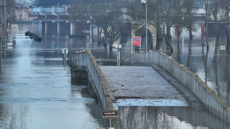 Meri&ccedil; ve Tunca Nehirleri Debilerinde D&uuml;ş&uuml;ş Yaşanıyor