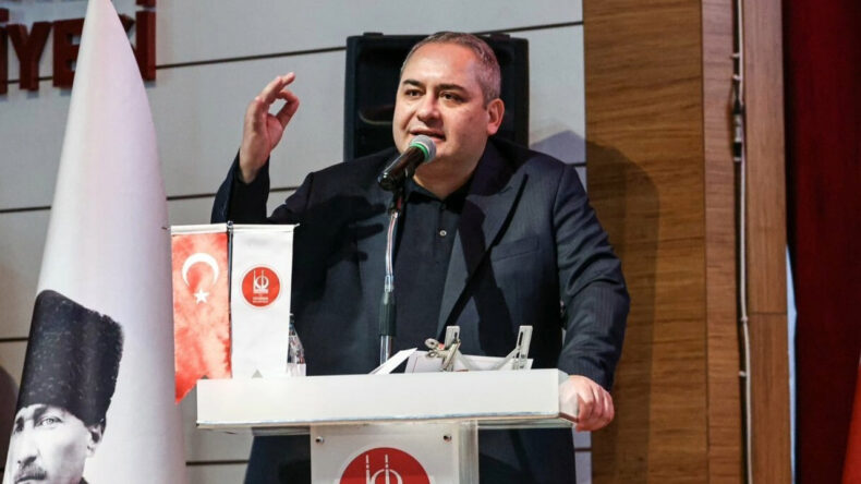 Mesut &Ouml;zarslan'dan &Ouml;zg&uuml;r &Ouml;zel'e Y&ouml;nelik Yeni Su&ccedil; Duyurusu