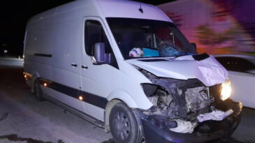 Minib&uuml;se &Ccedil;arpan Motosiklet S&uuml;r&uuml;c&uuml;s&uuml; Hayatını Kaybetti